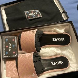 Versace slides too small paid 680 only tried on willing to negotiate price